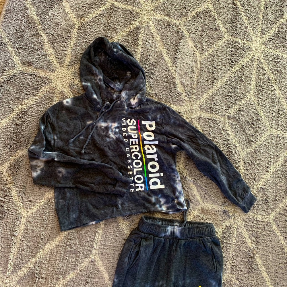 Polaroid 📷 oversized cropped hoodie and sweats